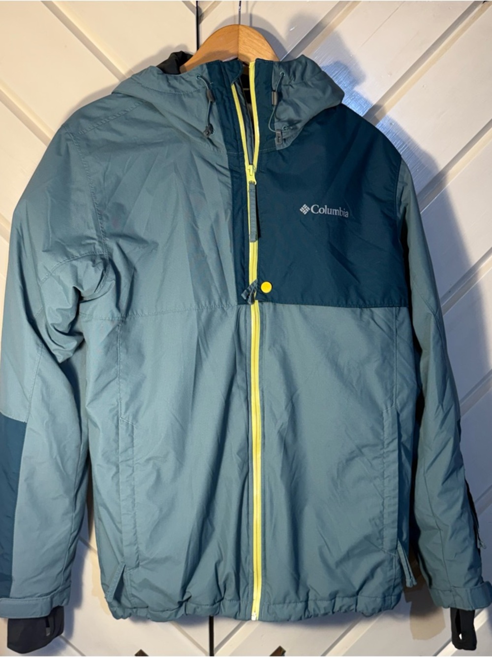 Columbia Teal Two-Tone Hooded Jacket with Yellow Zipper